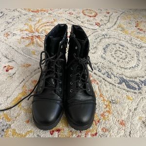 Wonder Nation girls ankle shoes Size -4